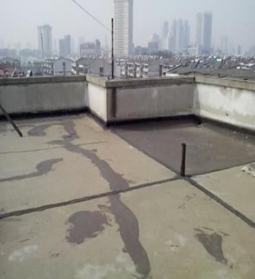 横县漏水维修 楼顶漏水是什么原因，楼顶漏水维修方法是什么?